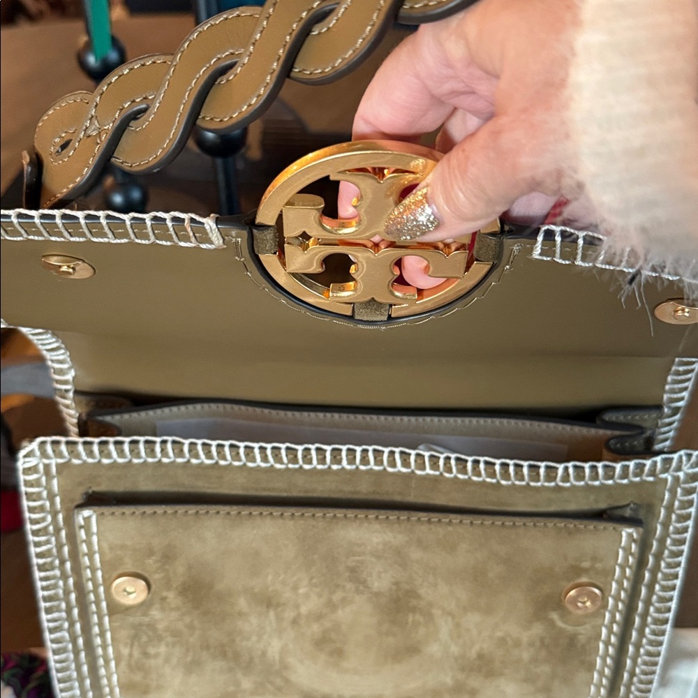 Tory Burch Olive Crossbody Bag with Gold Details - Picture 3 of 4